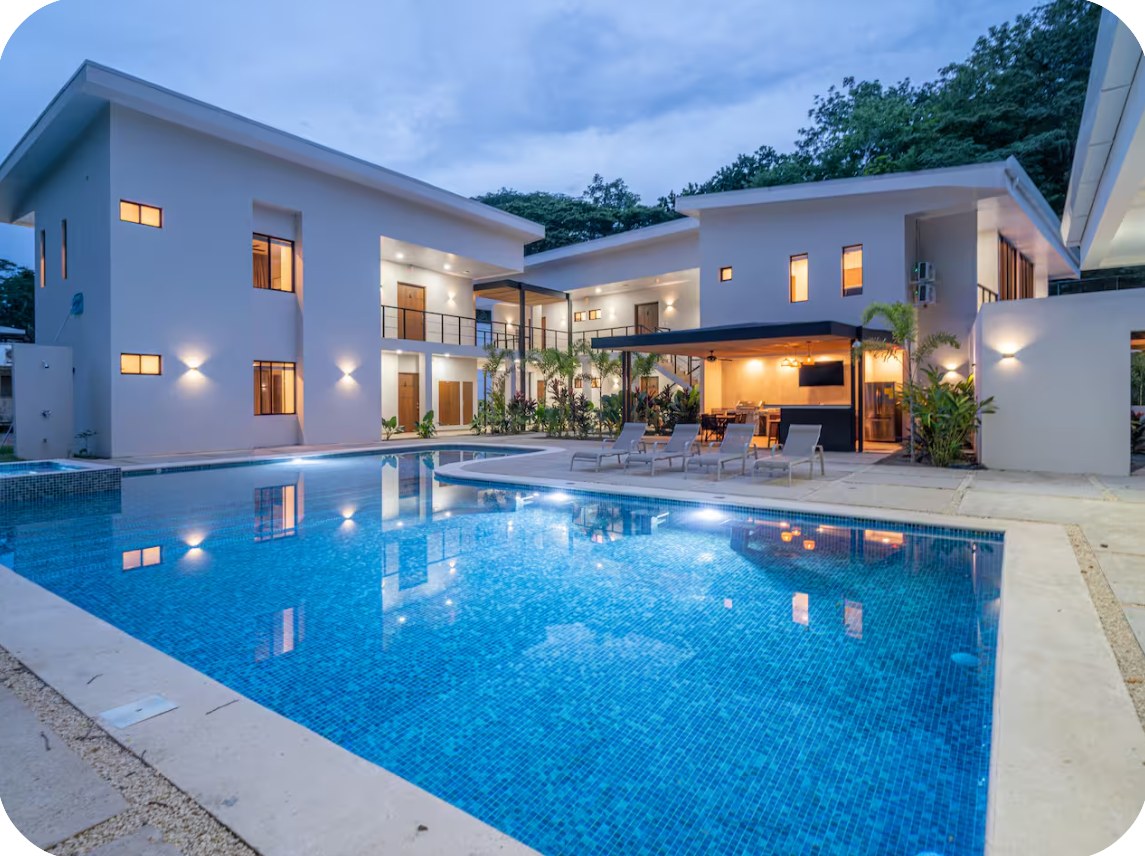 Villa LaLa Land al atardecer, vista exterior con piscina